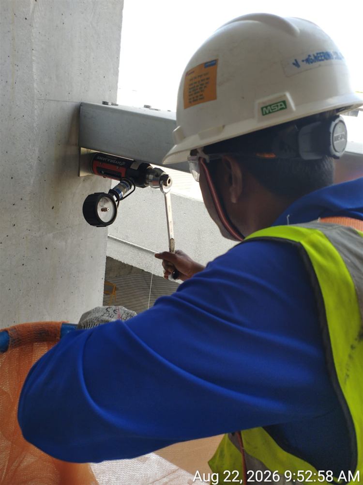 Structural steel connection pull-out test in Singapore